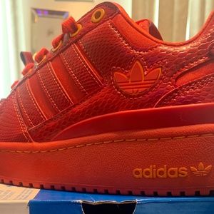 Red Addidas Sneaker